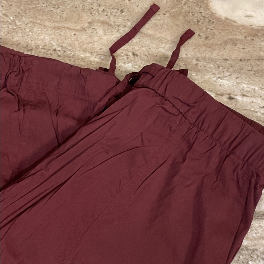 Lululemon light weight mid rise cargo pants M